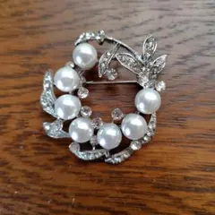 パールとクリスタルのブローチ