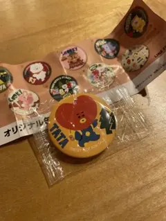 BT21 TATA 缶バッジ　くら寿司