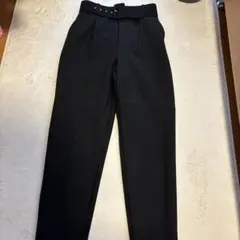 ZARA ハイウエストテーパードパンツ