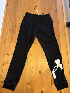 Under Armour ロングパンツ ブラックのサムネイル