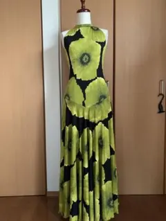 フラメンコ衣装/黒に黄色の花柄ドレス