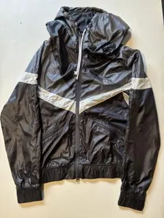 マリテフランソワジルボー　フード付きナイロンジャケット ブラック/シルバー