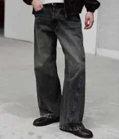 VINTAGE WASHED CURVED DENIM