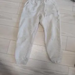 UNIQLO グレー スウェットパンツ 140