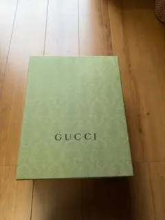 GUCCI ギフトボックス 緑色　エンボス　シューズボックス　靴箱　空箱　緑