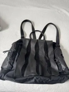 慈雨ブラックリュックサック 波状デザイン