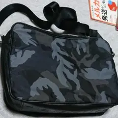 DlESEL 黒っぽいカッコいい迷彩バッグ