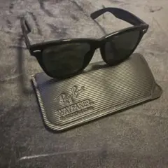 Ray-Ban Wayfarer ブラックサングラス ケース付き