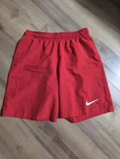 Nike レッド ショートパンツのサムネイル