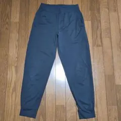 ユニクロ　ウルトラストレッチアクティブジョガーパンツ　ダークグレー　Sサイズ