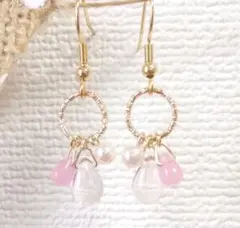 さくらのチェコドロップのしゃらしゃらピアス　秋ピアス