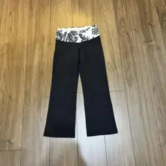 ルルレモン　レギンス　ショート丈　パンツ　ヨガウェア　花柄