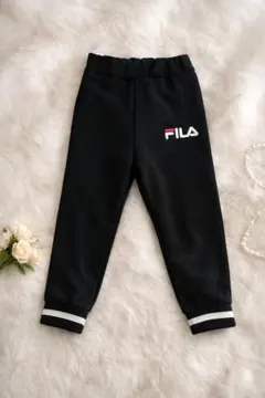 【美品】FILA キッズ スウェットパンツ 90 ブラック 上質素材 ロゴ刺繍