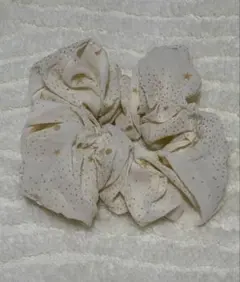 星柄クリーム色シュシュ