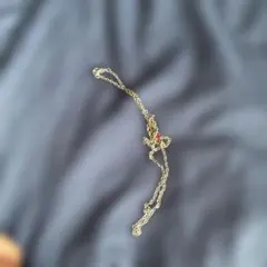 シルバーチェーンネックレス 赤いストーン付き