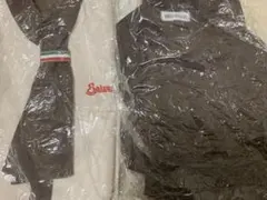 u*5様 サイゼリヤ制服Lサイズ2着　新品と古着セット