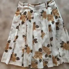 SCOOP ひざ丈スカート　上品ベージュ花柄　ピンクハウス　Ｊプレス　MHLのサムネイル
