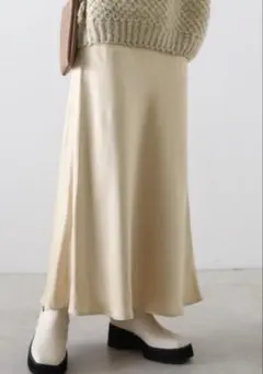 クリーム色 フレアロングスカート