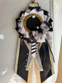 痛ロゼット 6 白 × 黒×灰 痛バ　薔薇　リボン　推し活 オクタヴィネル寮