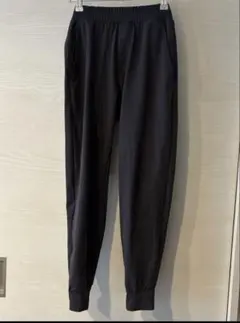 ユニクロ　ウルトラストレッチアクティブジョガーパンツ DARK GRAY XS