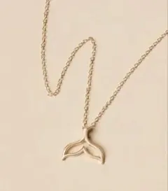 ホエールテールネックレス　鯨の尾ひれ　ゴールド　フィッシュテール　ハワイ　韓国