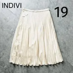 1666A 新品 インディヴィ ドレープサテン切り替え風プリーツスカート 19号