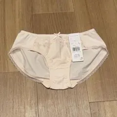 ウンナナクール　Cheerful leaf ショーツ　パンツ　ベージュ　Mサイズのサムネイル