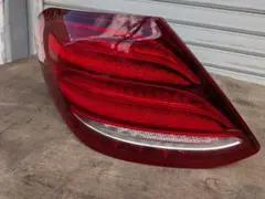 W205 Cクラス 前期 右 テールランプ A2059061457 - メルカリ