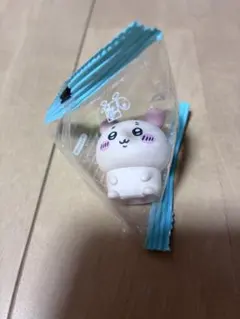 セリア　ちいかわ　インテリア　ミニフィギュア　古本屋のサムネイル