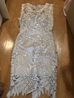 Andy ライトグレー 葉模様 タイトドレス