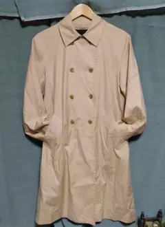 ベージュ ダブルブレスト トレンチコート