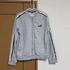 PUMA グレー　チャック付きパーカー