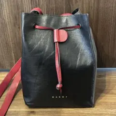 MARNI 黒 赤 ショルダーバッグのサムネイル