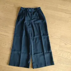 GU黒ワイドストレートパンツ　Mサイズ