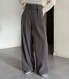 Thevon ベルト付きタックワイドスラックス Sサイズ