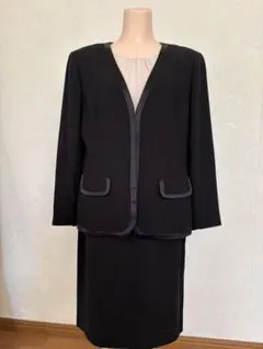 YUKI TORII ブラックスカートスーツ