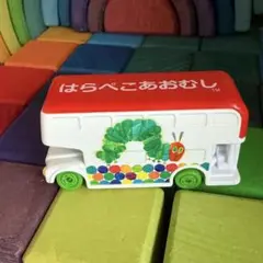 はらぺこあおむし　トミカ