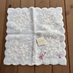 新品未使用　LAURA ASHLEY 花柄刺繍 ハンカチのサムネイル