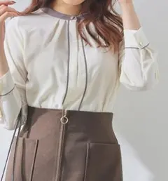 【美品】トゥエルブアジェンダ　2wayタック配色ブラウス　ピンクベージュのサムネイル