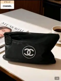 CHANEL ブラック ナイロン ノベルティクラッチバッグ