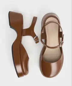 CHARLES & KEITH パテントメリージェーン パンプスのサムネイル