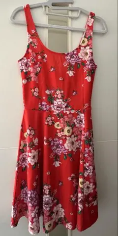 花柄赤ノースリーブワンピース H&M Dividedのサムネイル