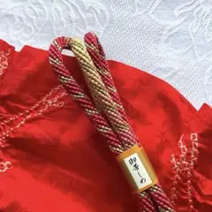 光沢感のある赤が美しい　中抜きの帯揚げ帯締めセット