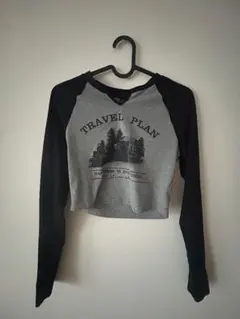 TRAVEL PLAN クロップドTシャツ 長袖 グレー/ブラック