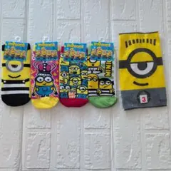 ミニオンズ　靴下　20cm〜24cm 4足 タオルハンカチ　セット