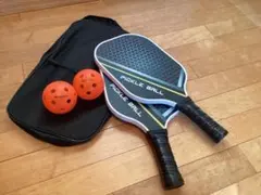 ピックルボール、パドルとボール
