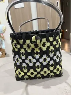 黒と黄色と白のチェック柄かごバッグ