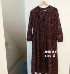 美品　UNIQLO　ユニクロ　 花柄ワンピース　ワンピース　春　赤　ネイビー s