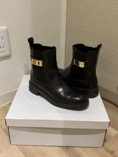 CHARLES & KEITH サイドゴアブーツのサムネイル
