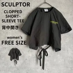 SCULPTOR スカルプター　クロップド半袖Tシャツ　背中開き　カーキ　韓国のサムネイル